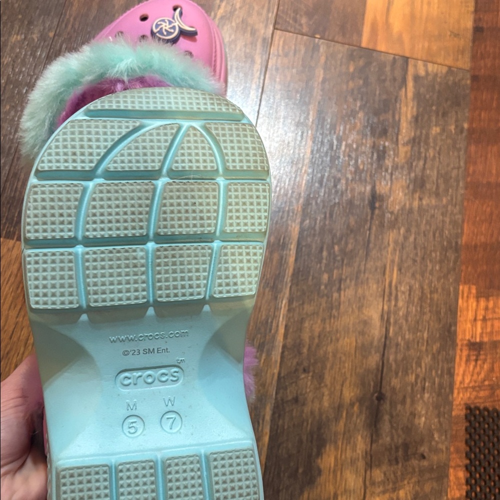 AESPA X CROCS Pink Fuzzy Platform Clogs - Picture 7 of 7